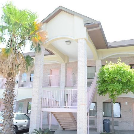 Texan Inn & Suites Louetta Экстерьер фото