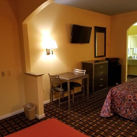 Texan Inn & Suites Louetta Экстерьер фото