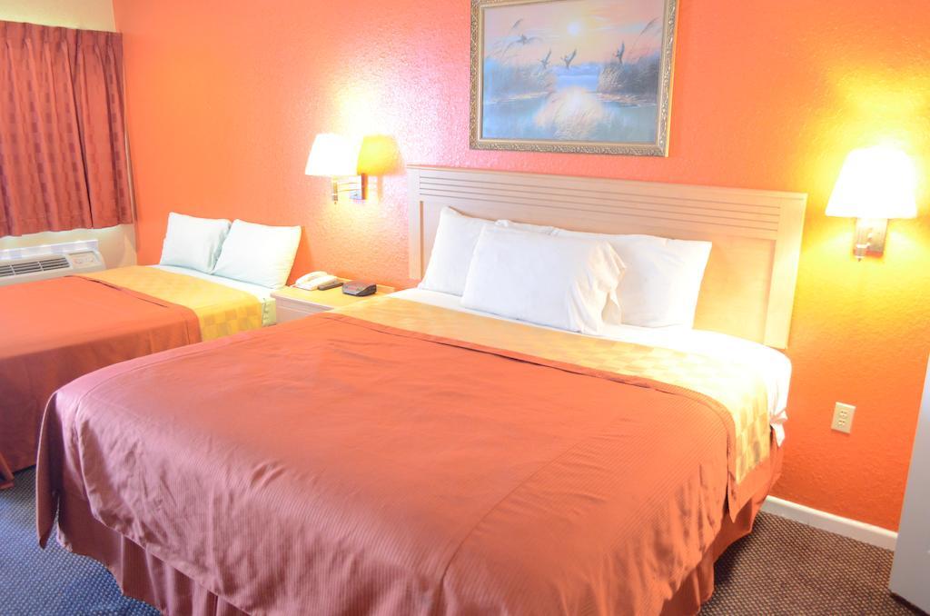 Texan Inn & Suites Louetta Номер фото