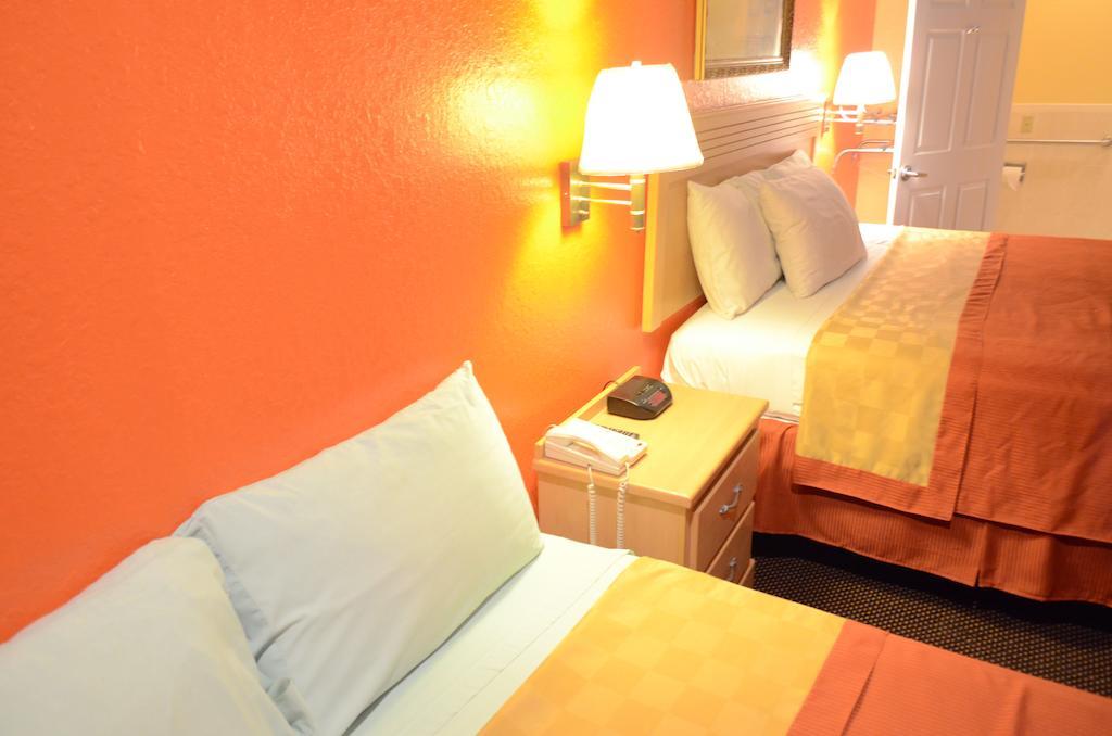 Texan Inn & Suites Louetta Экстерьер фото