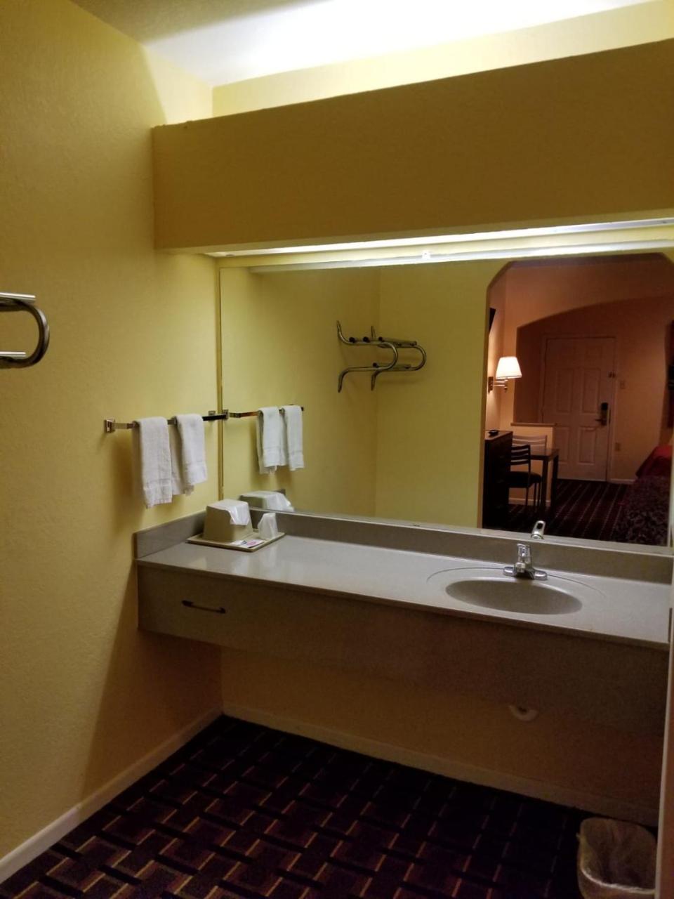 Texan Inn & Suites Louetta Экстерьер фото
