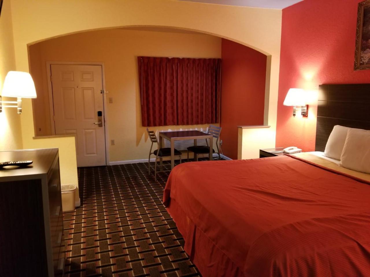 Texan Inn & Suites Louetta Экстерьер фото