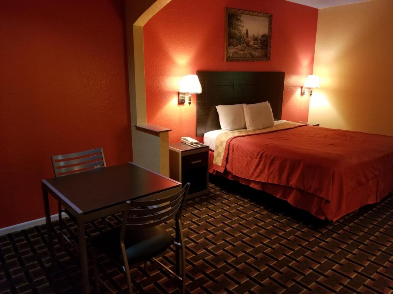 Texan Inn & Suites Louetta Экстерьер фото