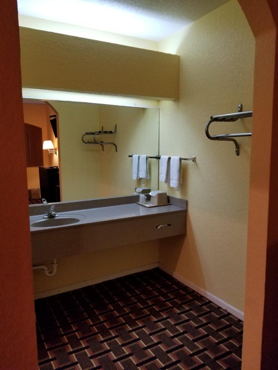 Texan Inn & Suites Louetta Экстерьер фото